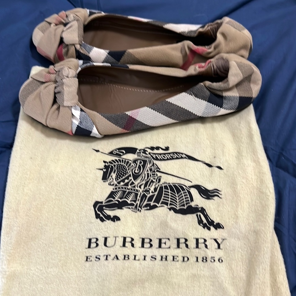 Burberry women’s flat ballet shoes size 38.5
